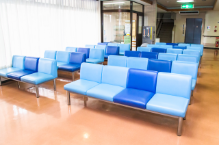富士市の花崎眼科医院の待合室