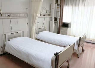 入院室内のベッド