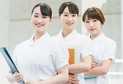 3人の女性看護師